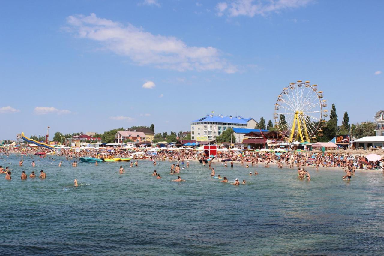 Lastochka Hotel Zaliznyi Port Buitenkant foto