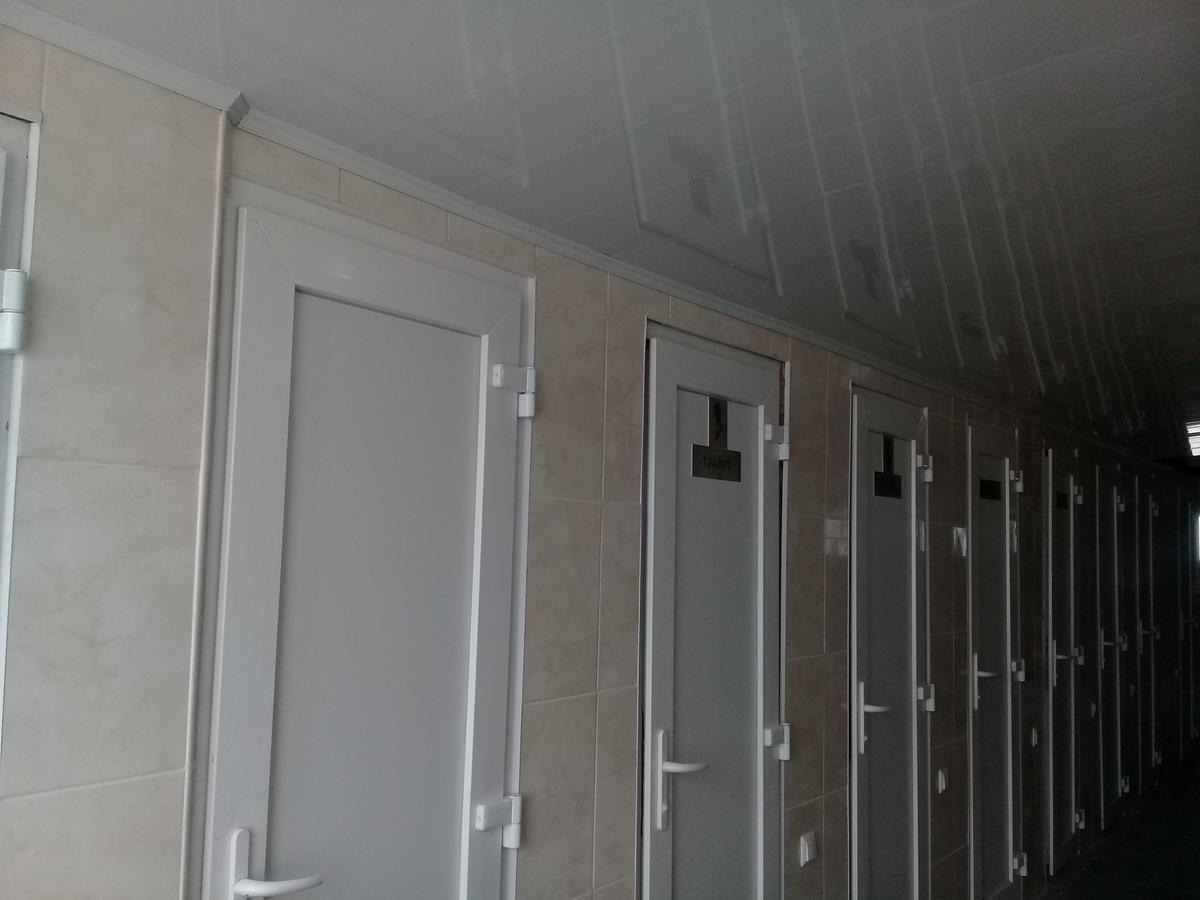 Lastochka Hotel Zaliznyi Port Buitenkant foto