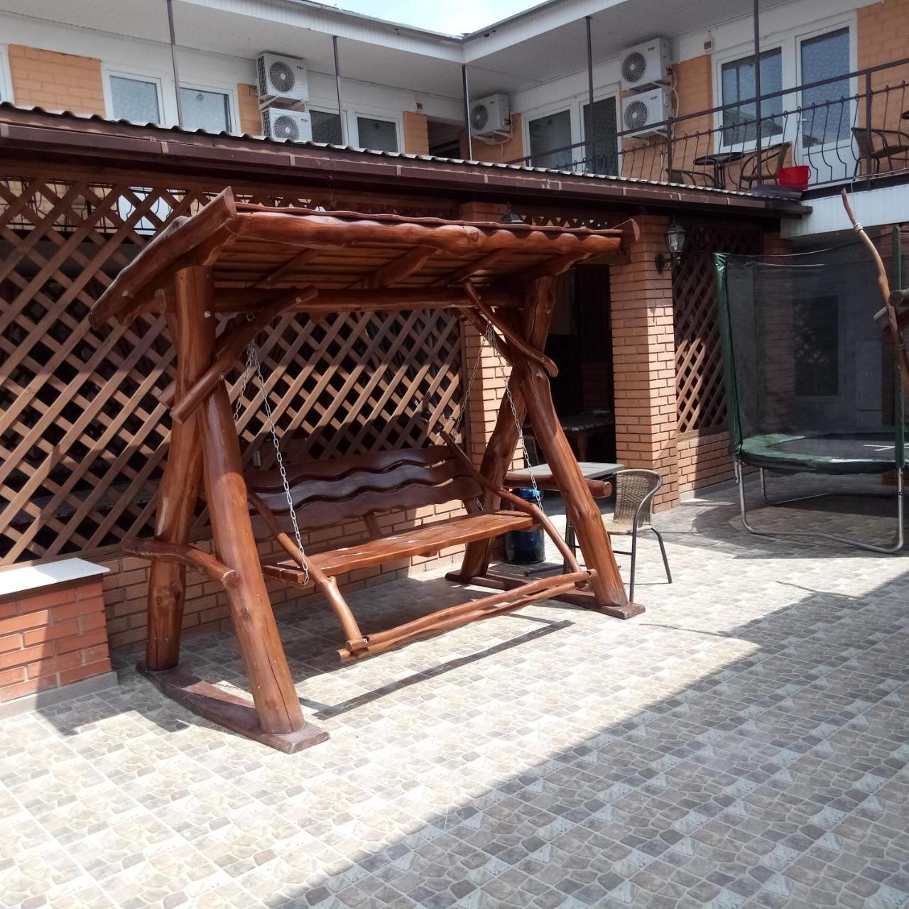 Lastochka Hotel Zaliznyi Port Buitenkant foto