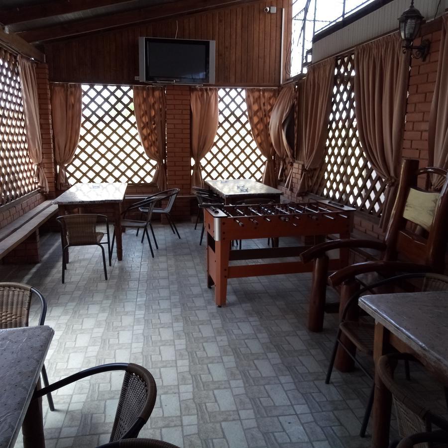 Lastochka Hotel Zaliznyi Port Buitenkant foto