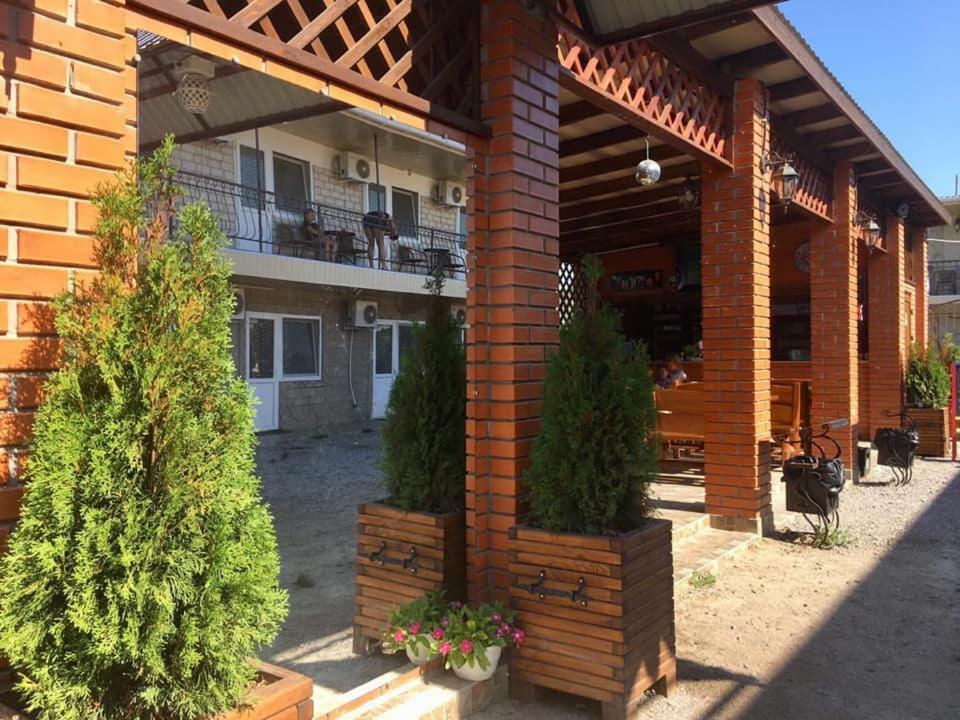 Lastochka Hotel Zaliznyi Port Buitenkant foto
