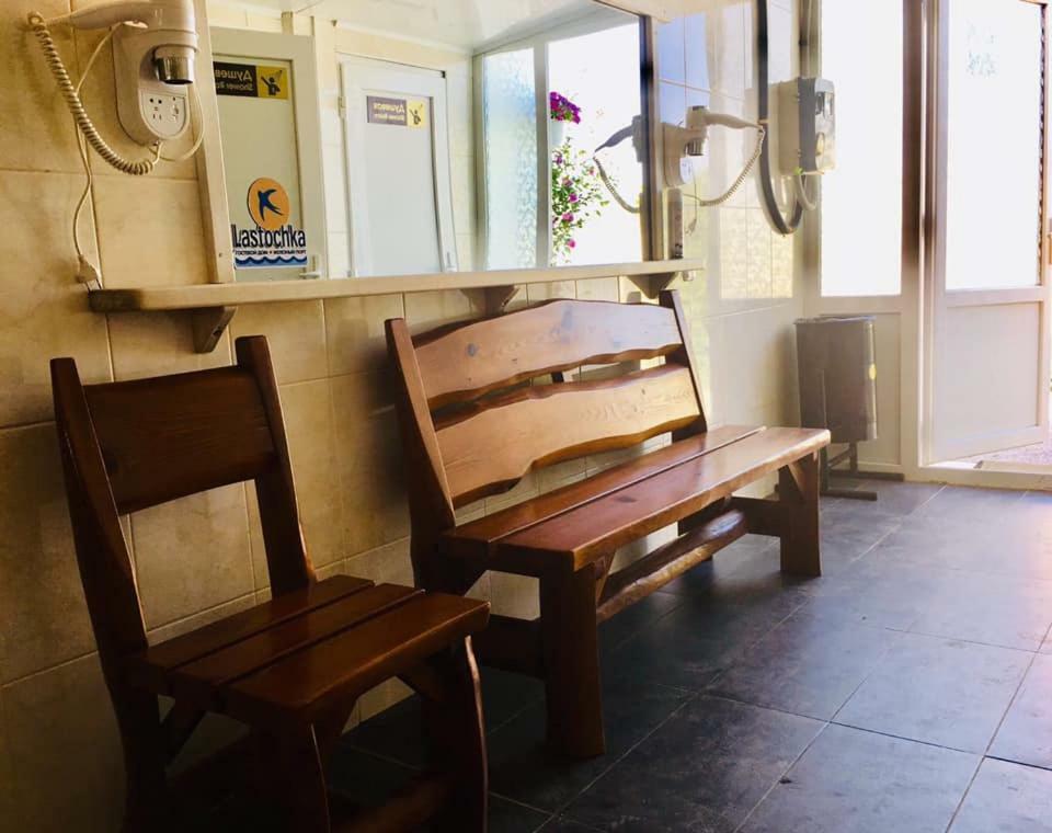 Lastochka Hotel Zaliznyi Port Buitenkant foto